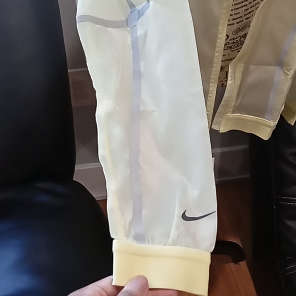 😍🔥🔥HOST PICK ❤️NWT Women's Nike athletic jacket🔥🔥🔥🔥😍 - Picture 9 of 16